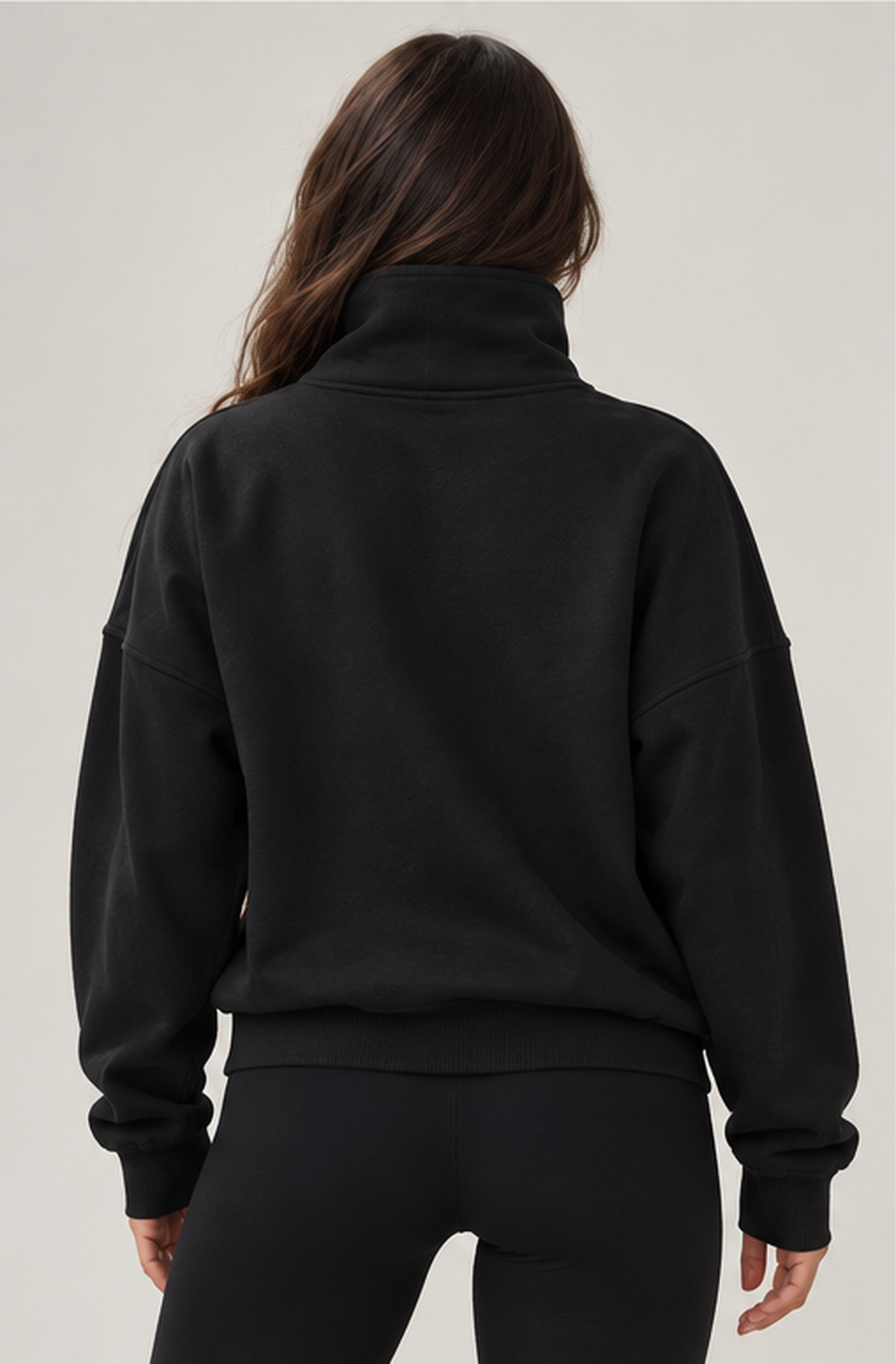Edge Cozy Half Zip Sweater bagfra, lige pasform med bred elastik forneden.