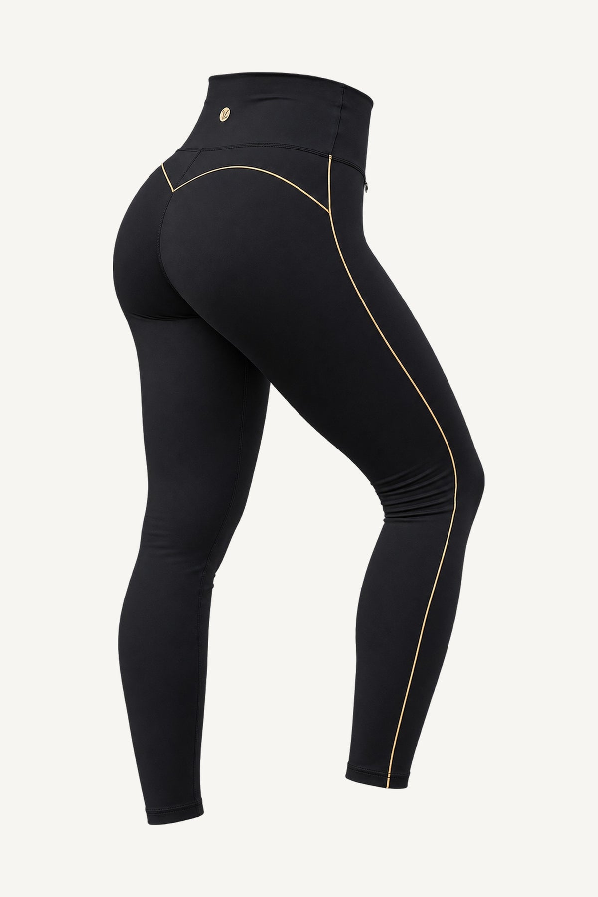 Slimline FlexFlow Träningstights Svart/Guld fritlagt, skråt bagfra. En enkelt guldlinje langs benet og en guldfarvet plade ved taljen.